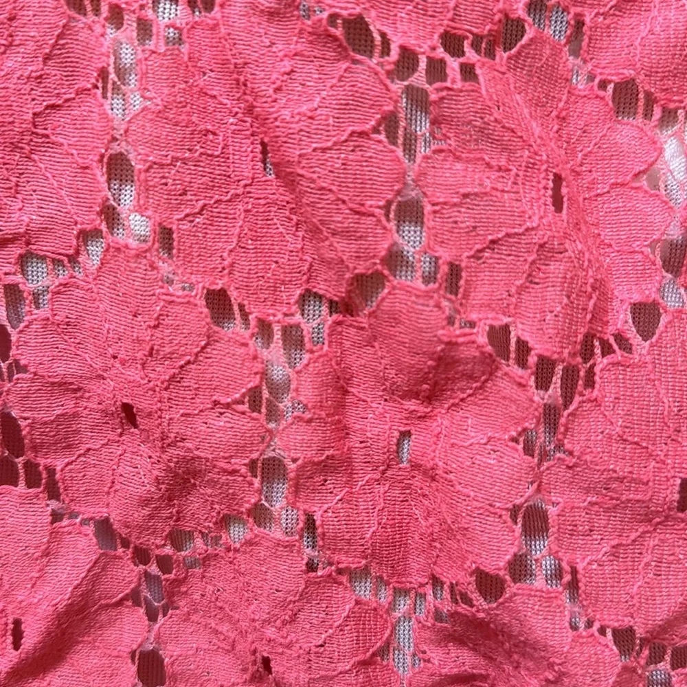 NWT Coral, lace peplum cap sleeve top - Picture 4 of 5